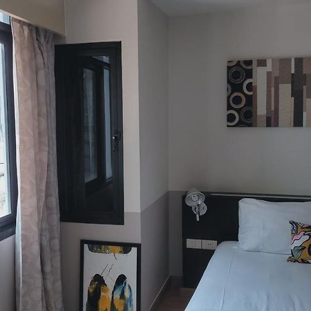 Twenty Three Residence Bangkok Buitenkant foto