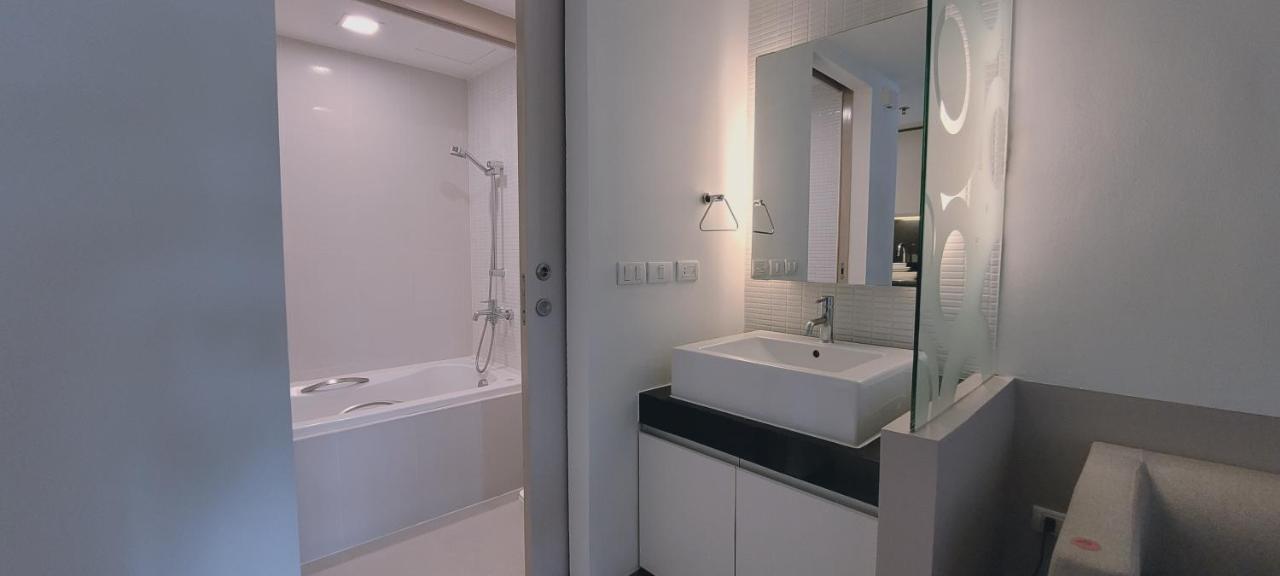 Twenty Three Residence Bangkok Buitenkant foto